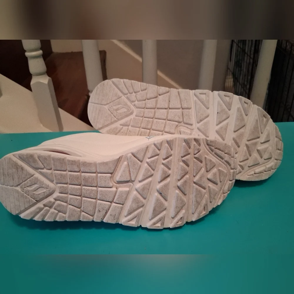 White Sketchers - Picture 5 of 6